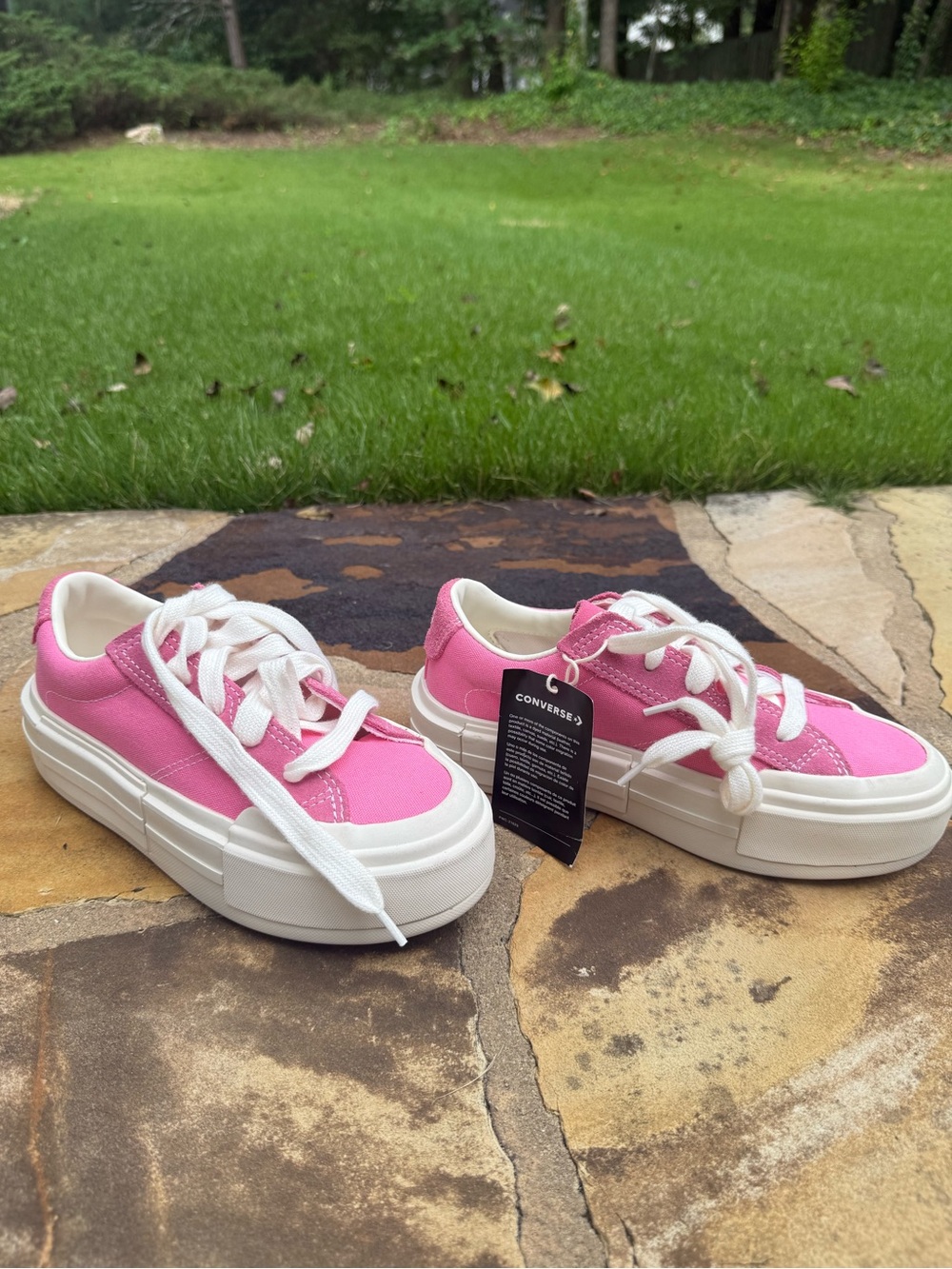 Converse Women’s size 8 Pink Platform Low-Top Sneakers with White Soles